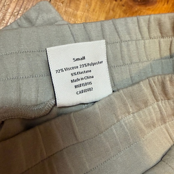 3 Pairs of Varley Shorts - Picture 10 of 10